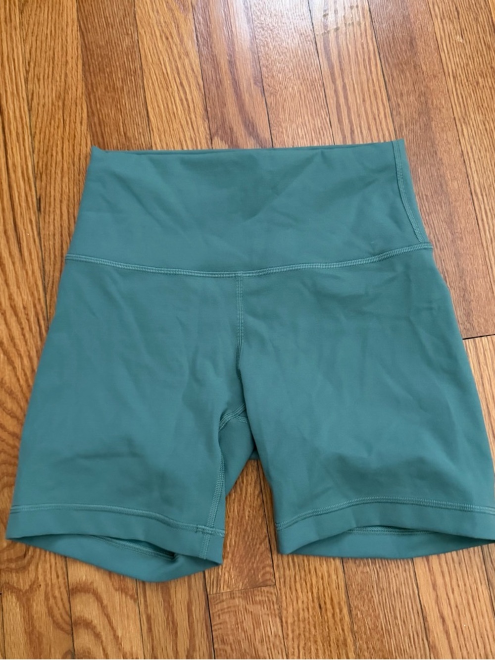 Lululemon Wunder Train 6" shorts eucalyptus green size 6